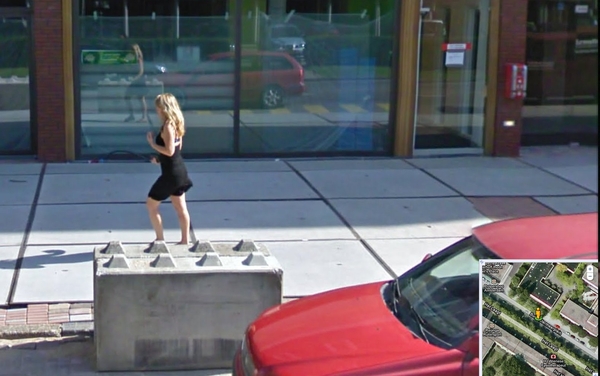 the unique buying reason for @bpelgrom renting his #020 apartment - his future 'google street view'-view