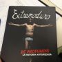 Qué pintaza tiene el libro de Javier Méndez Flores que ha editado Grijalbo sobre #Extremoduro y que me acaba de llegar
