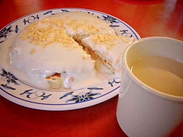 FORTY NINERのパンケーキは、ワイキキエリアで並んで食べるのと全然変わらないのに、いつも空いてて最高! 場所: http://j.mp/WU32Yx