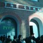 Heel veel pers voor de deur van de zaal. #HTC