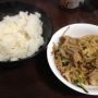 豚肉とかもやしとかニラとか炒めてみたっすー(^q^)