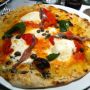 Un'ambiente col suo stile, personale giovane e gentile, una pizza che così buona non mangiavo da molto tempo, per questo ho fatto il bis 