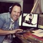 .@martijnmuijs heeft z’n iPad in de studio laten liggen. Tja, dat moet je niet doen hier. @BarryPaf heeft ‘m nu. Wat denk jij dat er op Martijns iPad staat? 