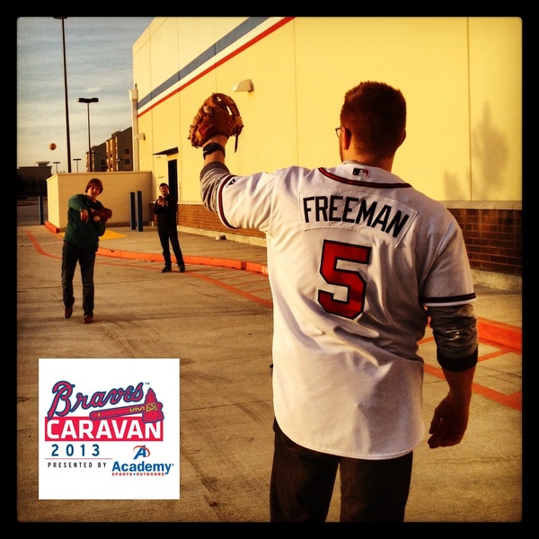 Want to win a @FreddieFreeman5 signed bat? RT this by 5:30pm for your chance!