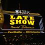 Paul Shaffer esta vivo y tiene un Late show.