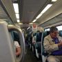 En tren....