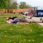 Zo doen ze dat, de bejaarden, zonder schaamte zonnen & relaxen...